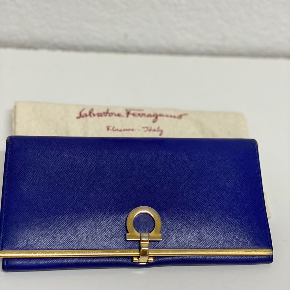 💯  Authentic Salvatore Ferragamo Wallet
